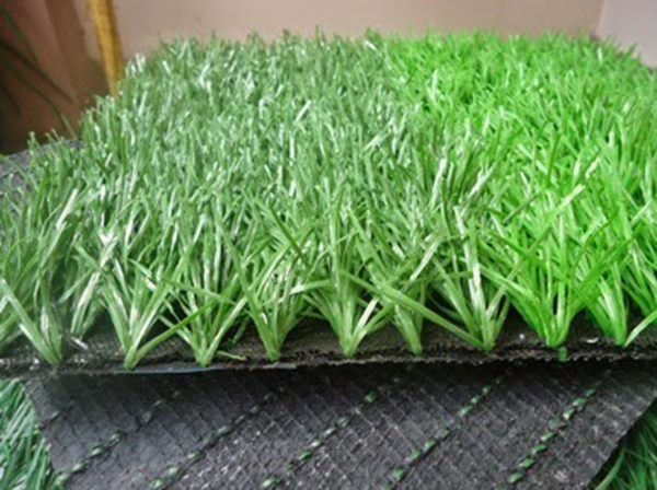 Giá thảm cỏ nhựa phụ thuộc vào những yếu nào